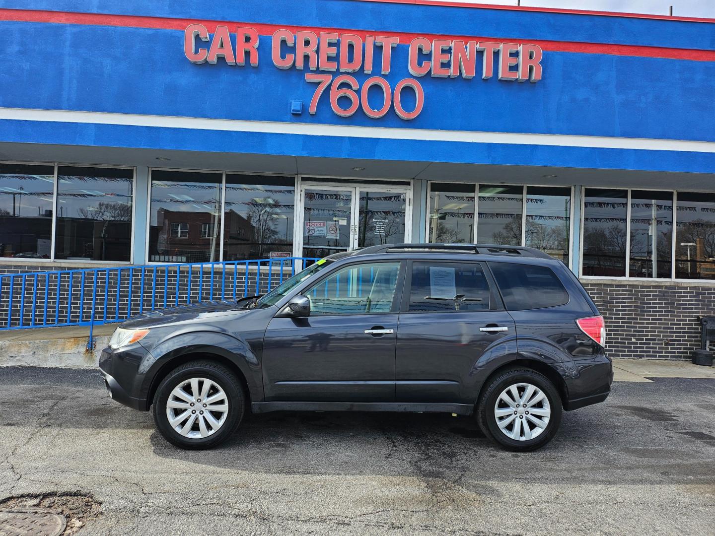 2013 GRAY Subaru Forester 2.5X Limited (JF2SHAFC2DH) with an 2.5L H4 SOHC 16V engine, Continuously Variable Transmission transmission, located at 7600 S Western Ave., Chicago, IL, 60620, (773) 918-3980, 0.000000, 0.000000 - Photo#0